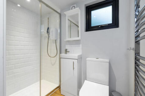 Studio Shower Roo...
