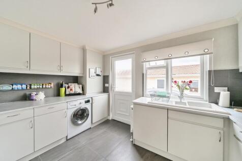 PONT PENTRE PARK KITCHEN 2