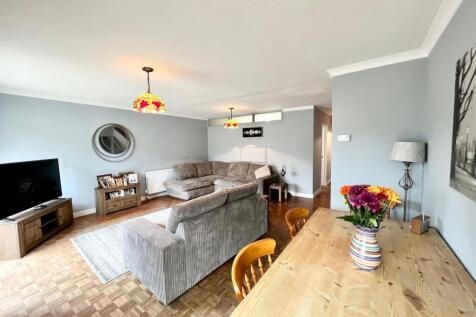 LOUNGE 2