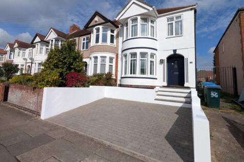 Stunning 3-Bedroom Family Home for Sale in CV5