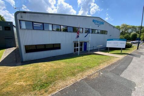 Warehouse to rent in skipton