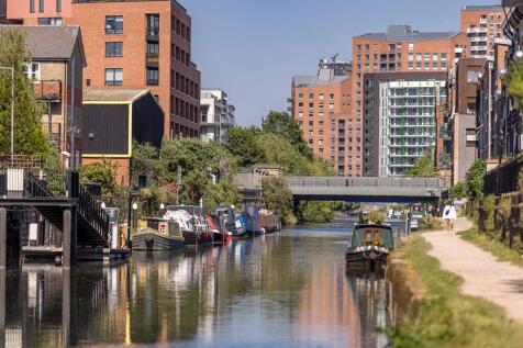 Canal-side walks or cycles down the River Lea connecting you to Limehouse, Hackney Wick & Victoria