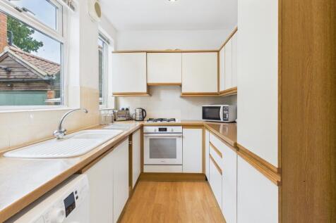 CAM03162G0-PR0353-STILL022