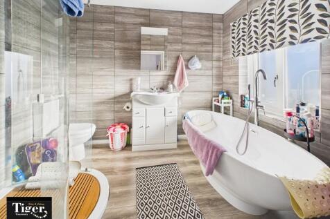 CAM02176G0-PR0757...