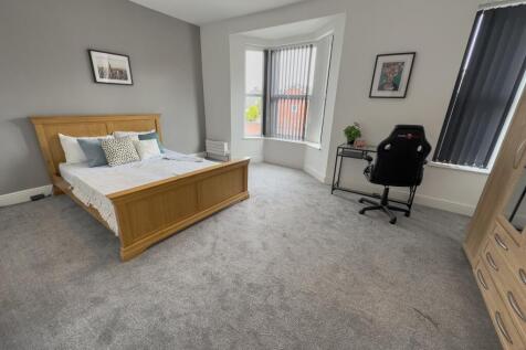 £106.00pppw - DOUBLE BEDROOM AVAILABLE IN THIS 6 BEDROOM HOUSE SHARE - BILLS AND COUNCIL TAX INCLUDED