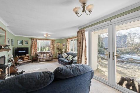 3 bed, 2 bath Detached Bungalow in Leeds - Photo 3