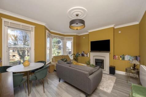 South Farm Road 88, Top Floor Flat-006.jpg
