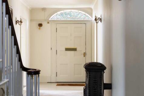 5 bed, 2 bath Detached in Manchester - Photo 5