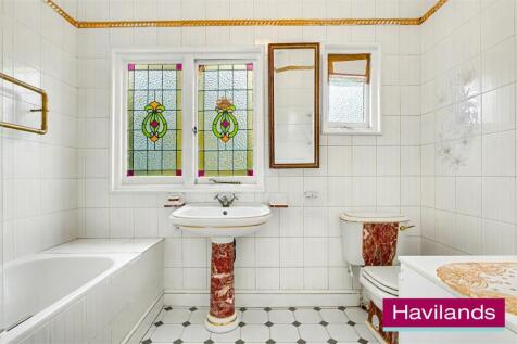 Woodland Way N21 3PY-6.jpg