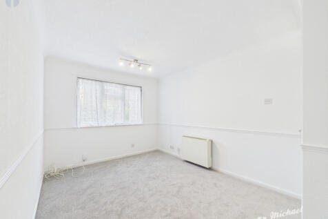 CAM03218G0-PR0738-STILL006