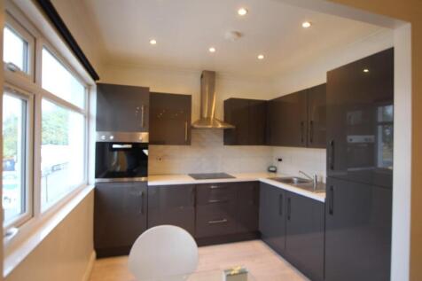 INCLUSIVE OF COUNCIL TAX & WATER! Knights are delighted to offer to let this first floor studio flat located close to local amenities including transport links. The flat consists of an open plan bedro