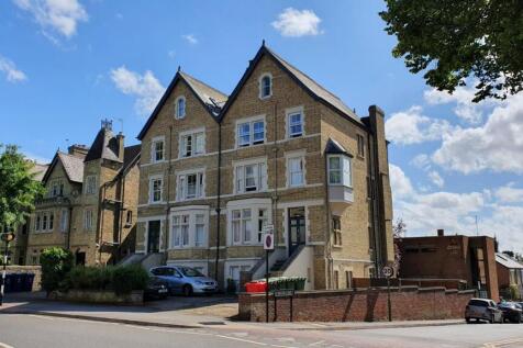 thumbnail_Room 15 Photo 4.jpg