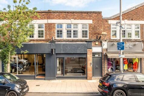 This beautifully presented one bedroom first-floor apartment is offered in excellent condition throughout and provides an exceptional blend of space, style, and convenience. Situated in the very heart