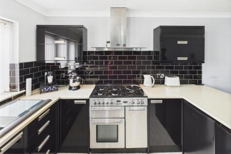 CAM04233G0-PR0027-STILL002