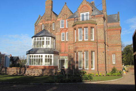 A beautiful two bedroom, apartment available in a converted Victorian mansion house in Mossley Hill. High quality refurbishment throughout, with top of the line kitchen and bathrooms.