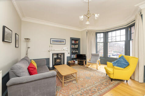 Sitting room of 100 Craiglea Drive