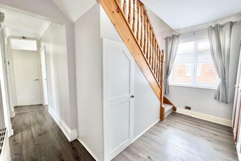 Entrance hall view 2