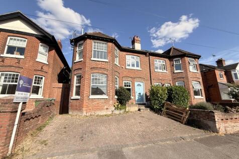 6 Bedroom Semi Detached for Sale