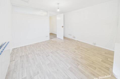 CAM02773G0-PR0372-STILL001