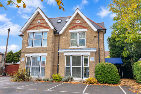 2 Bedroom Flat in BH1 4BA
