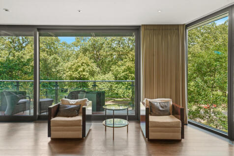 4 bed, 3 bath Apartment in London - Photo 6