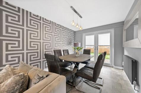 3 bed, 1 bath Detached in Glasgow - Photo 5