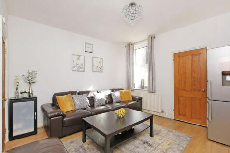KITCHEN, DINER AND LIVING ROOM
