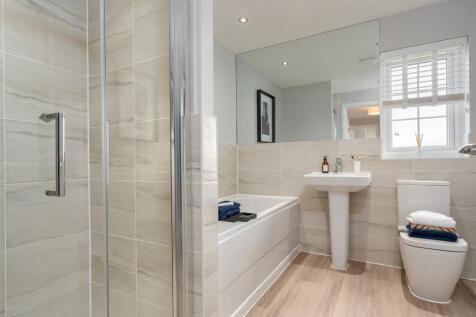 Internal view of the Skylark family bathroom. 4 bed home.