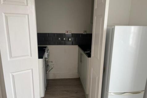 Lounge / Kitchenette: