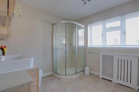 SHOWER ROOM - 1ST FLOOR
