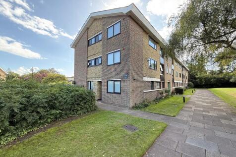SUPERBLY PRESENTED, GROUND FLOOR flat to rent with OWN PRIVATE ENTRACE, COMMUNAL GARDENS and secure OFF STREET PARKING. Offered UNFURNISHED and within a close proximity of ELTHAM RAIL station. Enquire