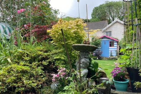 Garden- 14 Eva Terrace.JPG