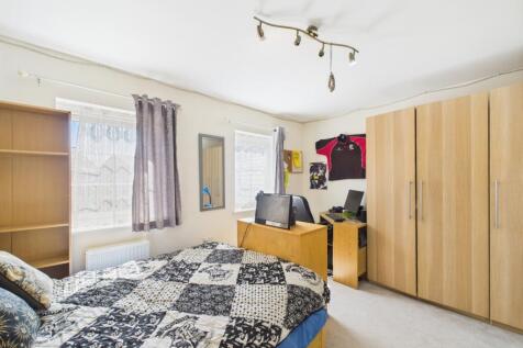 CAM02023G0-PR0153-STILL022