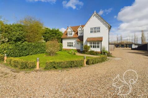 3 Bedroom House in CO5 7QE