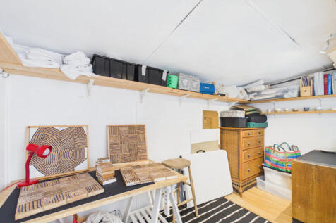 CAM01577G0-PR1042-STILL009