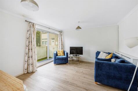 50 Bloomsbury Close-3.jpg