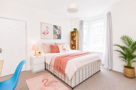Spacious 5-bedroom Victorian house close to Bristol city centre, ideal for professional or student sharers. Bright rooms, character features, closed to UoB, UWE, AIRBUS, BRI, SOUTHMEADS and excellent
