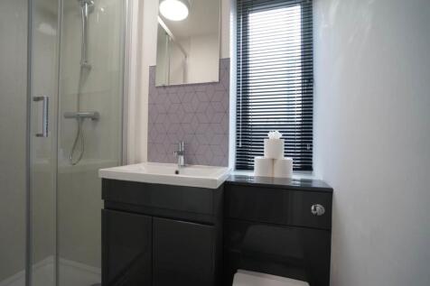 1 Bedroom Flat in LL57 1LJ