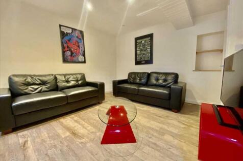 6 Bedroom House in PL1 5EN