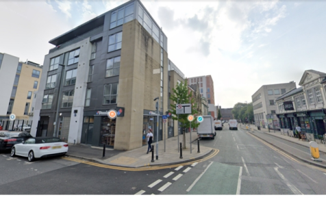 We are pleased to offer this well presented one bed apartment which is located on the 2nd floor in a purpose built block and being an ideal location for the main Manchester Hospitals & Universities. T