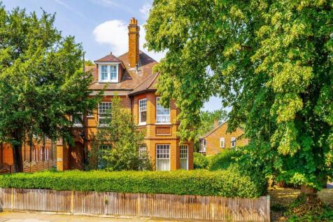 An exceptional top floor apartment within an impressive period building in the heart of Strawberry Hill, convenient for both Twickenham and Teddington town centres and walking distance to Strawberry H