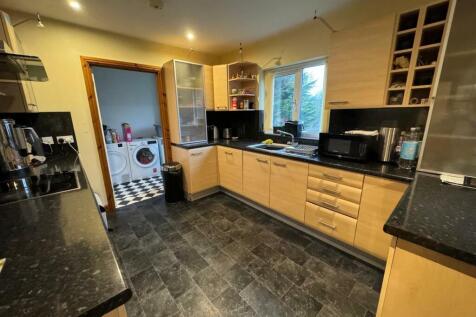 KITCHEN/ BREAKFAST ROOM