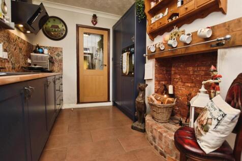 d99d8494-kitchen 20feature 20bb.JPG
