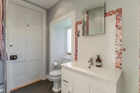 5 bed, 3 bath Detached in Glasgow - Photo 35