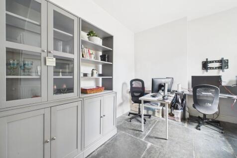 CAM02089G0-PR0561...