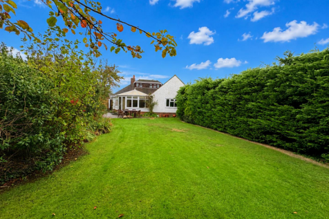Sunny Garden with White Conservatory new.png