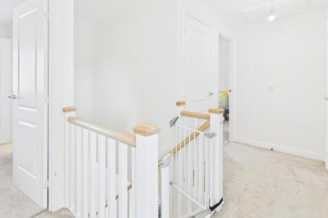 CAM02519G0-PR0360-STILL016