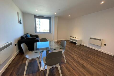 Lounge/Dining Roo...