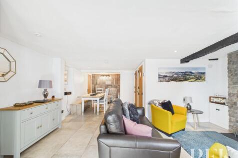 Open Plan Living/Dining Area