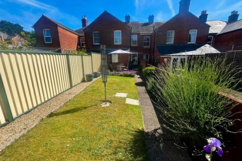 rear garden long shot sunny.jpeg